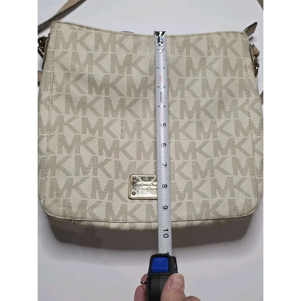 Michael Kors Jet Set Travel Signature Logo Messenger Bag - Color cream